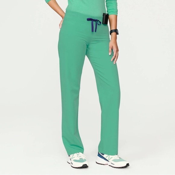 💚SOLD FIGS SURGICAL GREEN Limited Edition Livingston Bottoms! 💙 - Picture 2 of 6